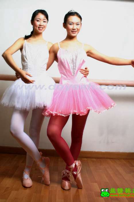 两个性感芭蕾美女