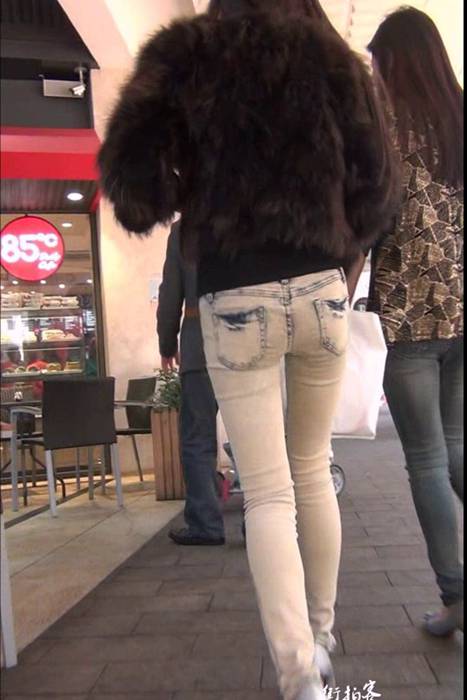 [街拍客视频]jx0604 白色紧身牛仔裤长腿MM