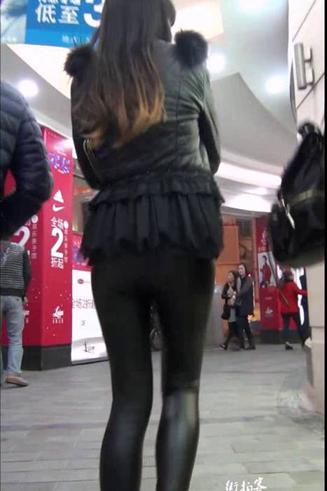 [街拍客视频]jx0630 紧身皮裤配上大长腿和翘臀真性感啊