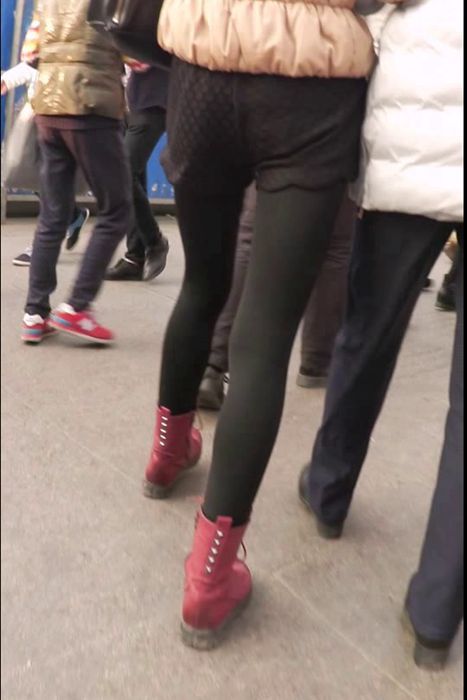 [街拍客视频]jx0730 逛街的几个黑色打底裤妹子