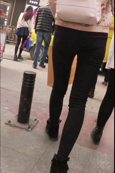 [街拍客视频]jx0740 腿很细臀很翘的性感少妇