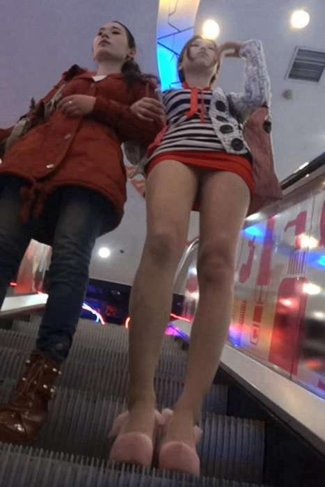 街拍视频00055超性感肉丝高跟少妇露出了袜跟很性